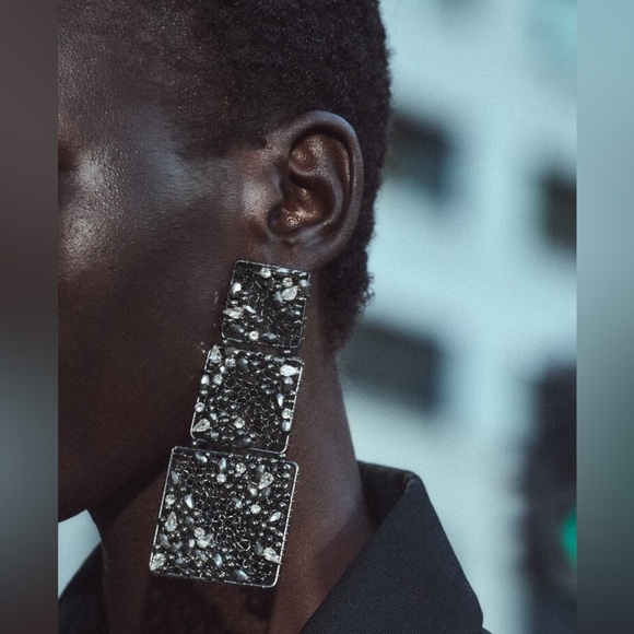 🌹NWT. Zara Long Metal Earrings with Mesh Details, Square Shapes and Rhinestones. - Picture 2 of 6